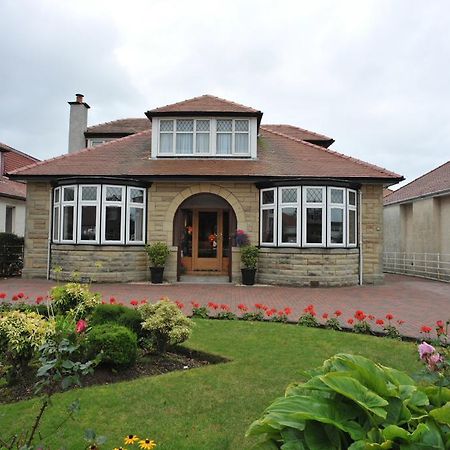 Whin Park Guest House Largs Bagian luar foto