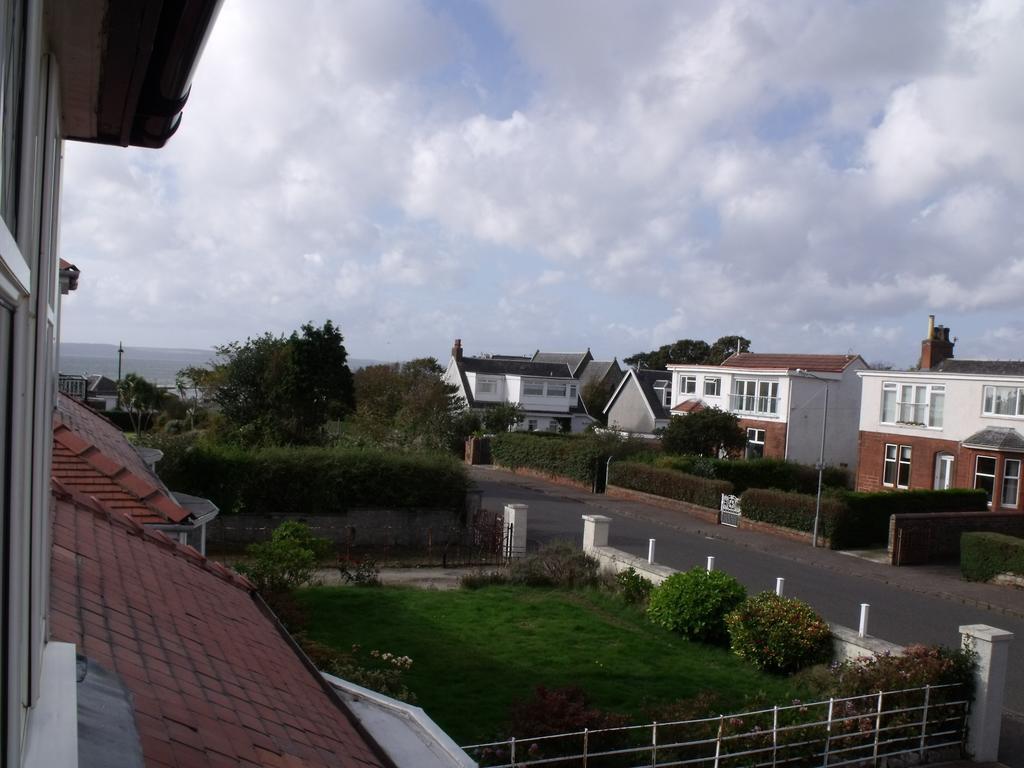 Whin Park Guest House Largs Bagian luar foto