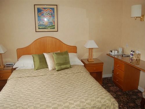 Whin Park Guest House Largs Bagian luar foto