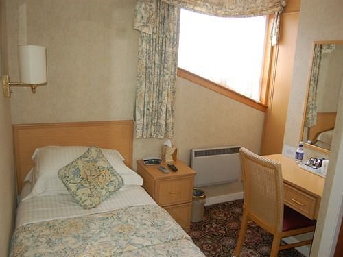 Whin Park Guest House Largs Bagian luar foto